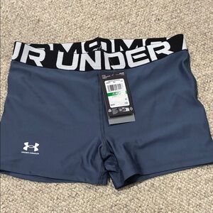 NWT Under Armour YL Athletic Shorts in Dark Gray